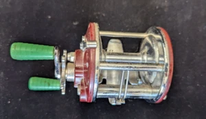 Penn Peer 109 Vintage Fishing Reel Bait Caster Level Wind USA Green Resin Knobs! - Picture 1 of 6
