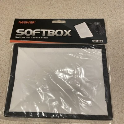 NEEWER Flash Diffuser Light Softbox 6" x 5", Universal, Collapsible NIB - Image 1 of 4