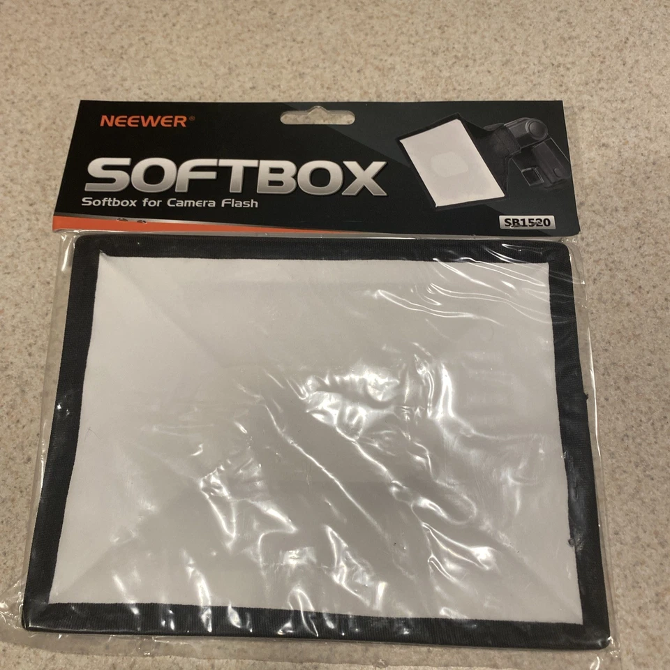 NEEWER Flash Diffuser Light Softbox 6" x 5", Universal, Collapsible NIB - Image 1 of 4