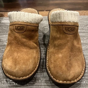 UGG Australia Sheepskin Clogs S/N 1934 Women’s Leather 7 - Picture 1 of 17