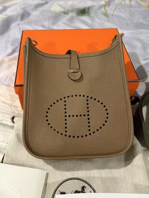 Authentic Hermès Evelyne TPM Beige de Weimar Clemence Bag Gold Hardware Hermes - Image 1 of 4