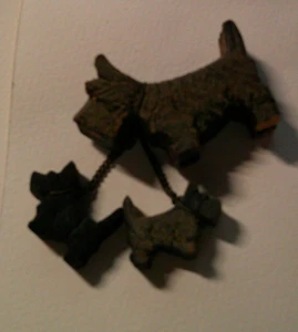 Vintage Scottish Terriers On Chain wooden 2 inch set of 2. - Picture 1 of 6