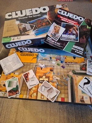 CLUEDO DISCOVER THE SECRETS FAMILY 2008 PARKER BOARD GAME COMPLETE - Image 1 of 4