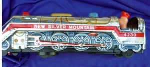 VINTAGE NEW SILVER MOUNTAIN TIN BATTERY OP. LOCOMOTIVE #4230 TESTED & WORKING - Picture 1 of 7