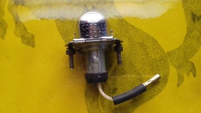 GIULIETTA SPIDER FANALINO TARGA CARELLO AUTO D'EPOCA - Immagine 1 di 4