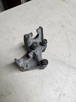 AWD FWD 03-10 HONDA ELEMENT MT MANUAL TRANSMISSION SHIFTER LINKAGE CABLE BRACKET - Image 1 of 3