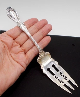 Antique 1835 R. Wallace Silverplate Shell Pastry Serving Fork No Monogram 7 3/4" - Image 1 of 4