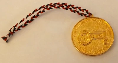 ERTL Precision Series Farmall Super M - Medallón/Medalla solamente Foto 1 de 2