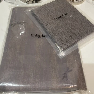 Funda nórdica Calvin Klein Queen y dos fundas de almohada estándar. ¡Nuevo! Foto 1 de 4