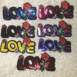 8,5” AMOR con ROSAS Y MARIPOSAS LENTEJUELAS Y BORDADO HIERRO EN PARCHE - Imagen 1 de 9