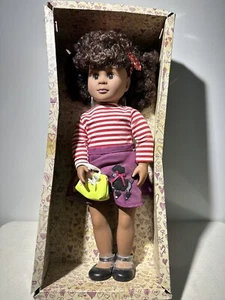 NUESTRA GENERACIÓN BATTAT 1998 MUÑECA PELO CASTAÑO RIZADO Y OJOS 18" CECEE CONJUNTO COMPLETO PERRO - Imagen 1 de 3