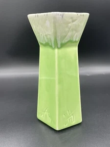 HULL USA VASE PAGODA P3 AMERICAN CHINESE SCRIPT GREEN USA POTTERY VINTAGE - Picture 1 of 8