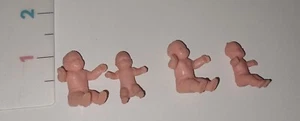 Bambola vintage statuina neonati GOMMA bambino 4 bambini - Foto 1 di 10
