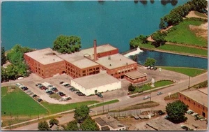 Postal de FARIBAULT, Minnesota de la década de 1950 "FAIRBO MANKETS" vista de fábrica/aérea - Imagen 1 de 2