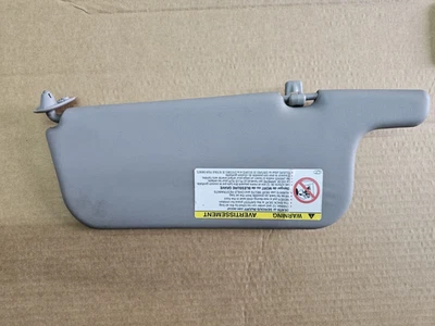 1998 1999 2000 2001 2002 年丰田卡罗拉乘客右侧遮阳板灰色原始设备制造商 — 第 1/2 张图片