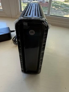 Motorola SURFboard SB6121 Cable Modem W/ Adapter - Picture 1 of 4
