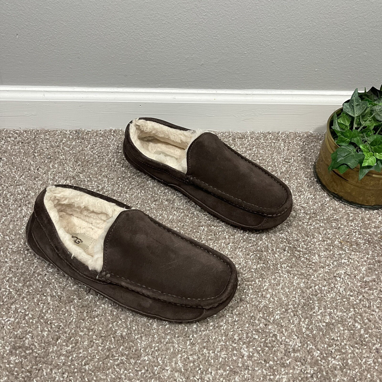 UGG MEN'S SIZE 9 ASCOT BROWN Suede 