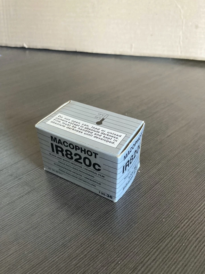 Película deslizante Macophot IR820c blanco y negro 135/36-caducada 2003 almacenada en frío Foto 1 de 1