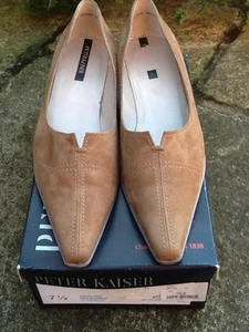 Court Shoe Tan Suede UK 7.5 Low Wood Heel Pointed Toe Vintage PETER KAISER - Picture 1 of 19