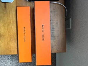 Pristine Condition! Apple Watch Series 4 Hermes Edition w/ 5 bands - Picture 1 of 10