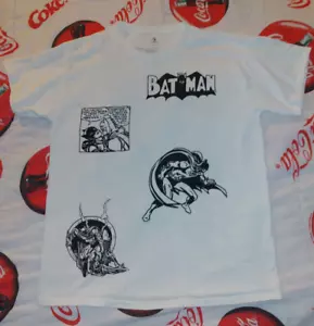 Camiseta gráfica de Converse Batman Cómics en blanco y negro del mercado de la ciudad de China L - Imagen 1 de 10