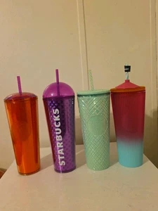 Lote de 4 vasos Starbucks de 24 oz varios con tapas y pajitas.  - Imagen 1 de 5