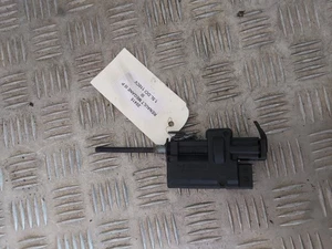 Relais Actionneur trappe réservoir - RENAULT MEGANE III (3) - Ref :  8200305732 - Picture 1 of 3