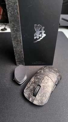 Mouse da gioco WLMouse Ying in fibra di carbonio - Immagine 1 di 2