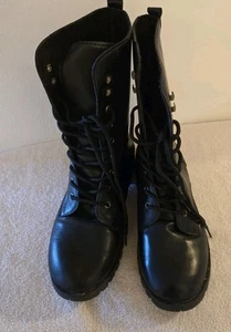 Women's Black Boots UK Size 8 Excellent Condition - Picture 1 of 5