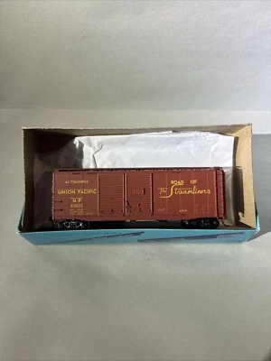 Accurail HO Scale UP Union Pacific 40’ Double Door Box car #474255 Built Kit - Image 1 of 4