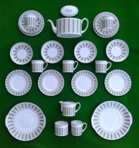 SUZIE COOPER - PERSIA - SELECTION OF TEA WARES ONLY CAKE PLATES LEFT NOW - Picture 1 of 10