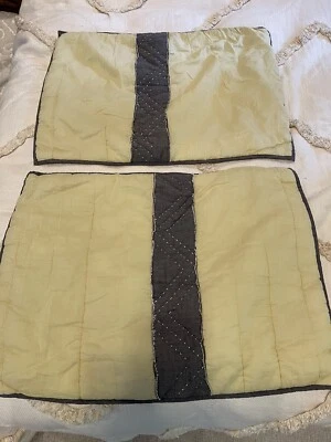 Fronha Two West Elm 19” x 26” amarela cinza acolchoada algodão borda crua - Imagem 1 de 4