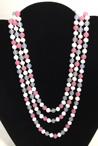 Collar vintage de una sola hebra 56 pulgadas cuentas de vidrio años 60 para mujer rosa azul blanco - Imagen 1 de 5