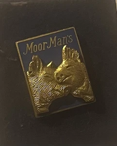 Vintage 1971 Gold Tone Blue Enamel Pigs Moormans Live Stock Feed Tie Tack Pin - Picture 1 of 2