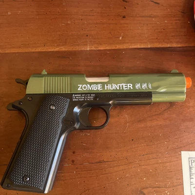 Пружинный пистолет для страйкбола Umarex Zombie Hunter 1911 с магазином БЕЗ МАГАЗИНА!!️!!️ - Изображение 1 из 4