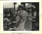 1989 Press Photo Girl scout troops visit members of Meadowcrest Center in Gretna
