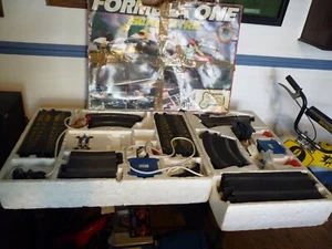 LOTE DE TRABAJO SCALEXTRIC VINTAGE 2 X JUEGOS DE CAJA FORMULA UNO, PISTA, COCHE, CONTROLADORES ETC - Imagen 1 de 9