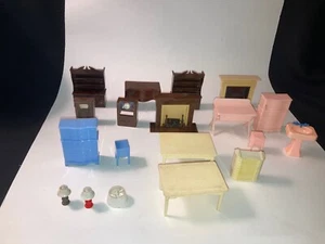 RENWAL Lot 18 Vintage Plastic Dollhouse Furniture Fireplace Sink Hamper Doll - Picture 1 of 17