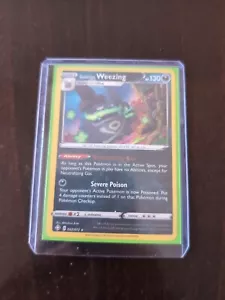 Galarian Weezing 042/072 Holo Rare - Shining Fates - Pokémon TCG - NM - Foto 1 di 2