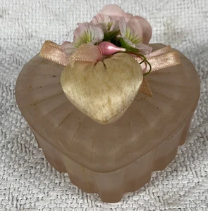 Pink Glass Heart Trinket Box w/ Lid Floral Design Vintage Vanity Decor - Picture 1 of 10