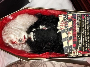 Living Dead Dolls Serie 5 Hollywood 2003 - Bild 1 von 5