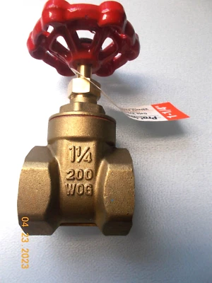 New Proline 1-1/4" Brass Gate Valve 100-406NL, Threaded, 200 PSI - Image 1 of 4