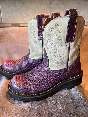 Botas vintage Ariat Fatbaby PURPLE CROC PRINT & CREAM couro meia panturrilha tamanho 6 - Imagem 1 de 4