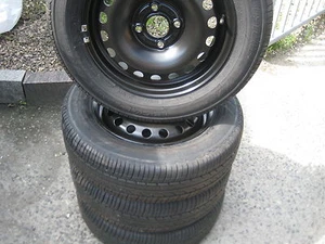 Satz Som-Reifen Bridgestone für VW UP 165/70R14 81T  Felgen 5Jx14H2 ET35 - Bild 1 von 1
