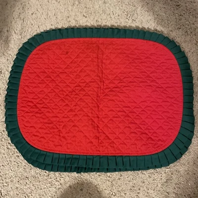 Set of 4 Oval Quilted Red Placemats Green Ruffle Trim 18 X 13.5 Small Stains - Image 1 of 4