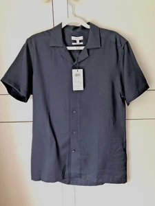 REISS LANG manga corta corta PEQUEÑO cuello cubano azul marino PVP £86 NUEVO CON ETIQUETAS (defecto menor) - Imagen 1 de 10