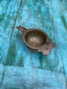 Ancient Old Brass Handcrafted Beautiful Single Bowl Oil Deepak Pooja Lamp Diya - Picture 1 of 9