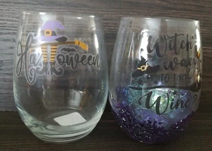 Lote de 2 copas de vino de Halloween, Witch Way To The Wine y Halloween, copa - Imagen 1 de 6