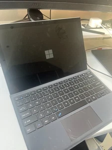 Microsoft Surface Pro 7+ 1960 8GB 128GB Win11 Pro + Keyboard - Picture 1 of 5