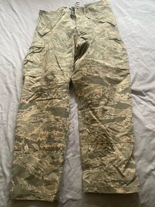 Mens Military Camo Rain Pants Size Medium Regular 31-35 X 29 1/2-32 1/2 Hunting - Picture 1 of 9